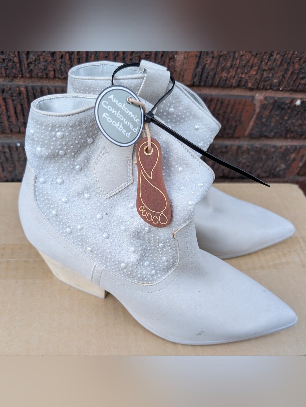 NWT MIA SZ 9 WOMEN'S DRESSY PEARL COWBOY BOOTS FAUX LEATHER NICE CONDITION